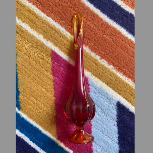 Viking 6 Petal Swung Vase - Picture 7 of 10